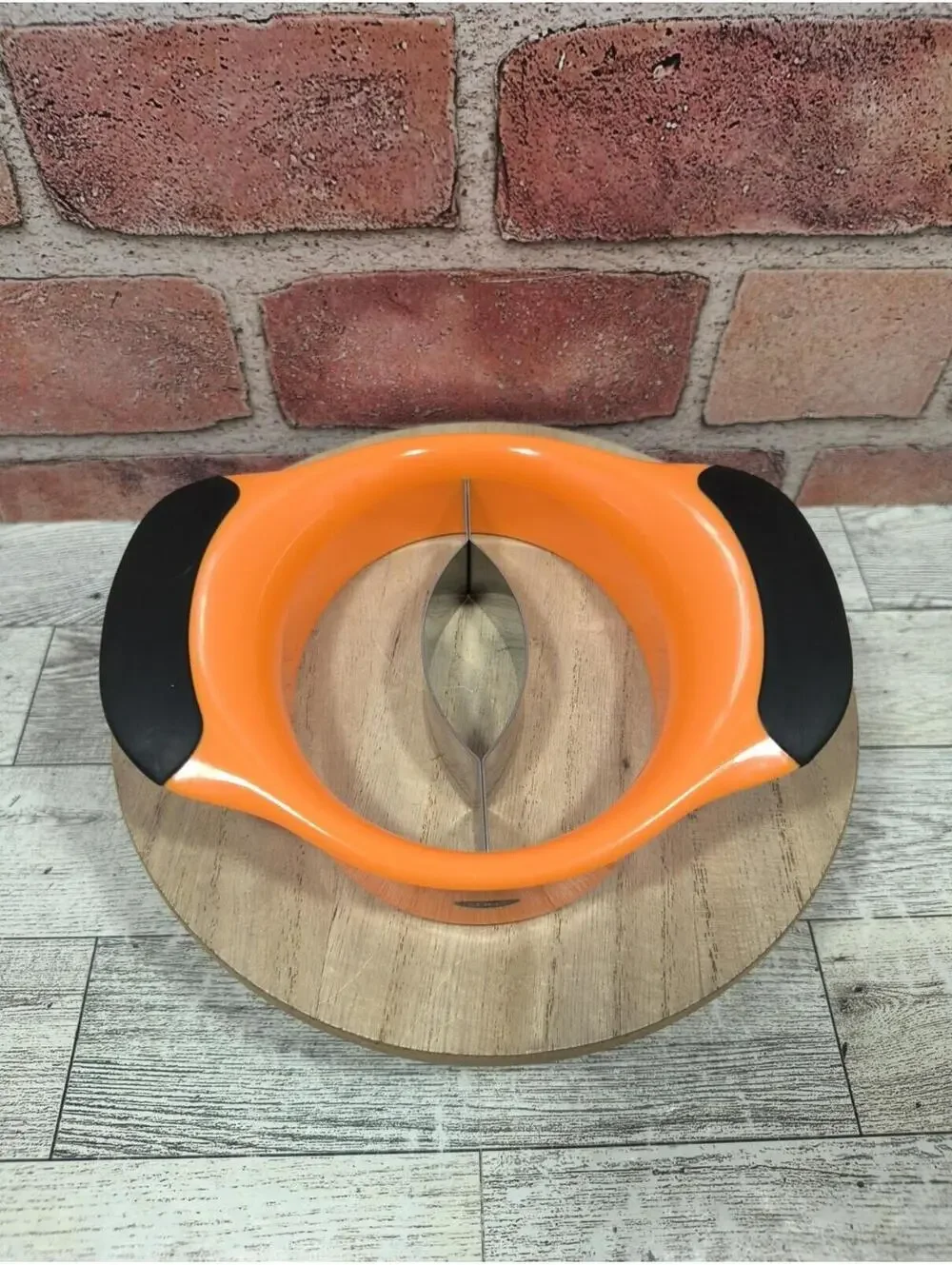 OXO Good Grips Mango Slicer Splitter Corer Orange Silicone Handles Cutting Tool